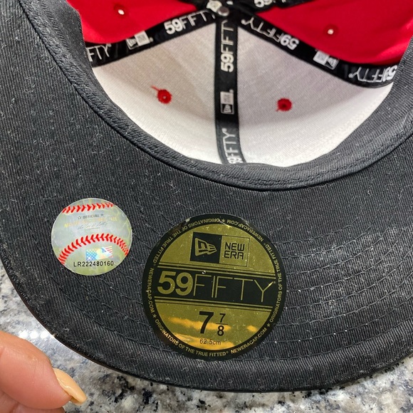 NY Official Baseball Cap. - Picture 2 of 4
